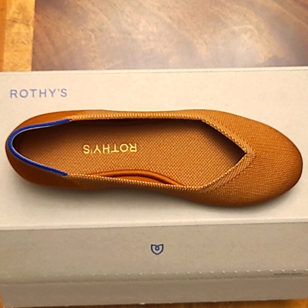 New rothys 7.5 ballet flats Fawn color